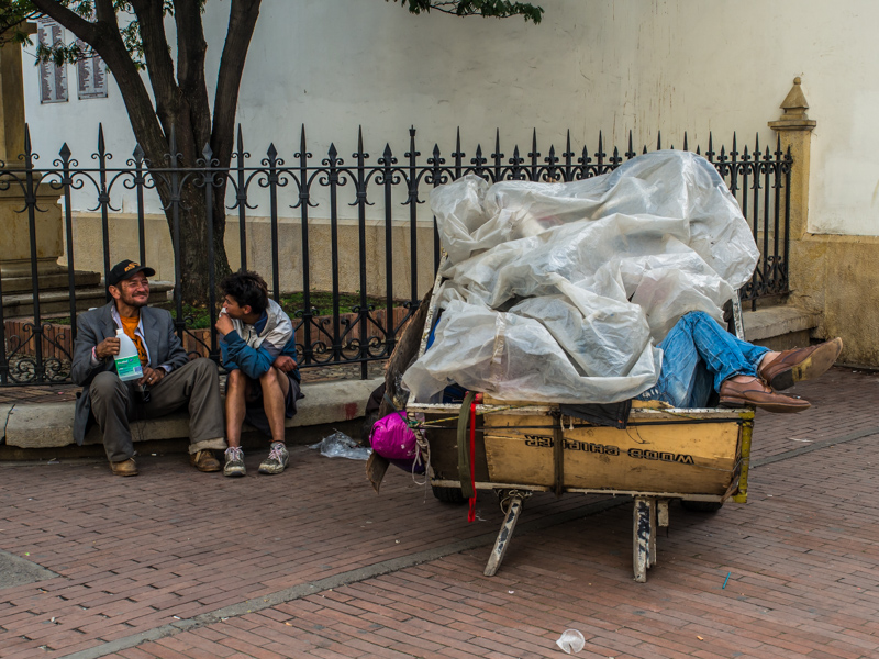 Niespodziewane miejsca spania na ulicach Bogoty